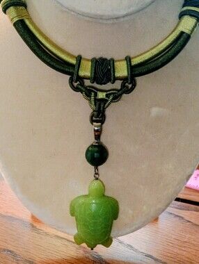 AKR Amy Kahn Russell Sterling Silver Jade Carved Turtle Slide Necklace